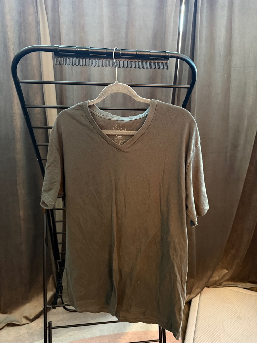 Men's V-Neck Short Sleeve Tee in Olive